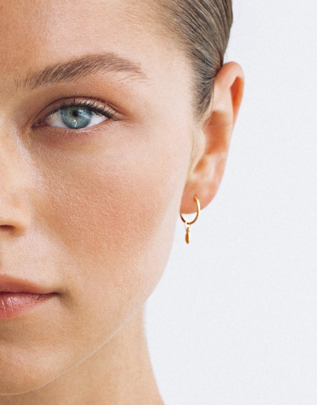 SAINT VALENTINE - Indi Mini Hoops - Gold - ICONIC EXCLUSIVE