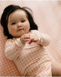 Kynd Baby - Fitted Cot Sheet in Heart Gingham