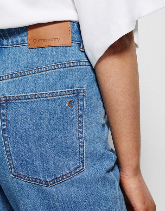 Commonry - The High Rise Crop Girlfriend Jean