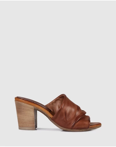 Sempre Di - Larisia Mules