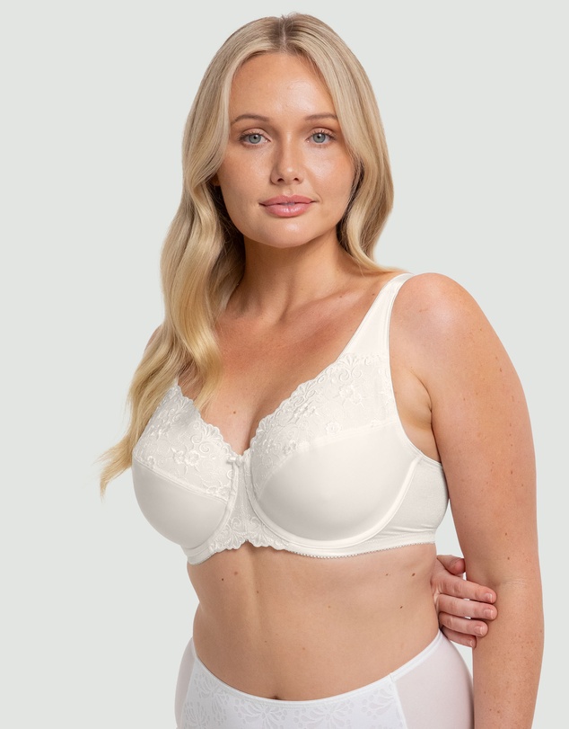 Triumph - Embroidered Minimiser Bra