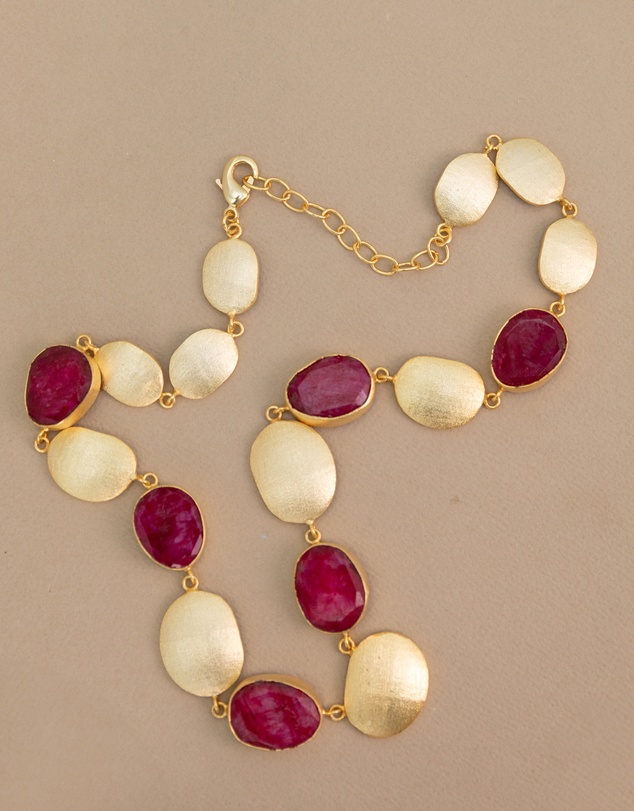 Meshca - Dako Raspberry Necklace