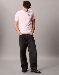 Calvin Klein - Logo Graphic Tee