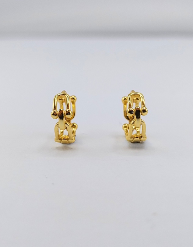 Izoa - Linked Chain Huggie Earrings