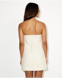 Dazie - A Dream Belt Detail Strapless Mini Dress