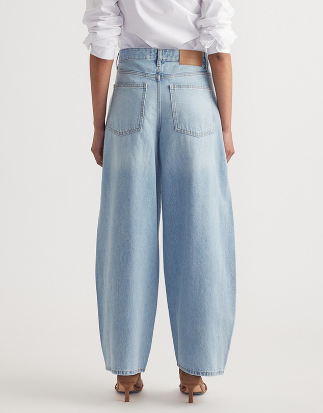Decjuba - Rhea Mid Rise Barrel Jeans