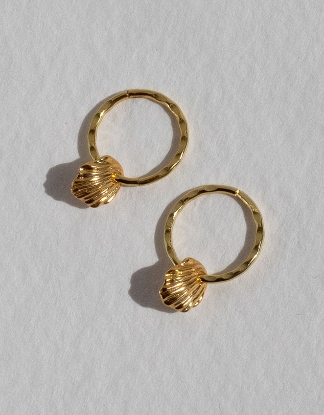 SAINT VALENTINE - Flat Shell Mini Hoops - Gold - ICONIC EXCLUSIVE