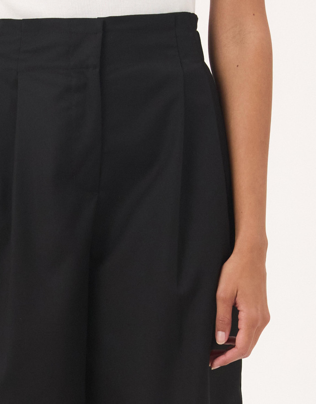 Atmos&Here - Elsie Pleated Waist Shorts