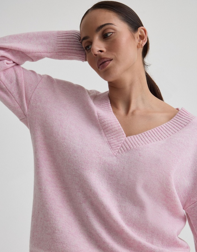 Oxford - Astrid V Neck