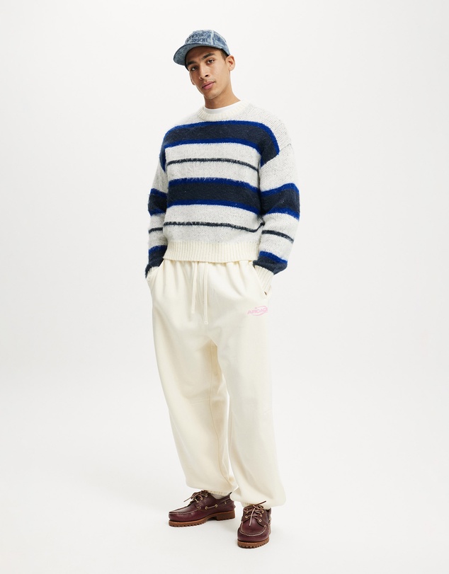 Cotton On - Super Baggy Cuffed Graphic Track Pant