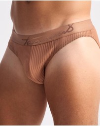 TEAMM8 - Casanova Brief