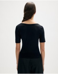 Minima Esenciales - Lorie Scoop Neck Sheer Tee