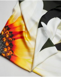 Lindsay Nicholas New York - African Daisy Bloom Silk Scarf