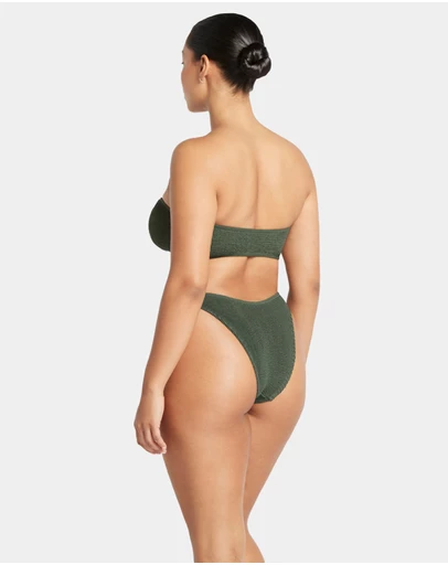 Bond-Eye Swimwear - Scene Brief