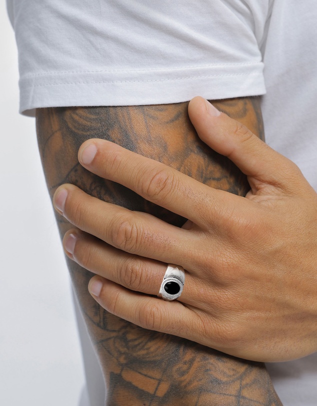 Kuzzoi - ICONIC EXCLUSIVE - Black Onyx Signet Ring in 925 Sterling Silver