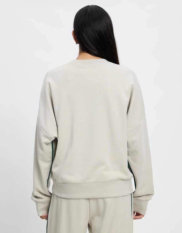 adidas Sportswear - Seasonal Essentials Colorpop Sweatshirt With Embroidered Graphic