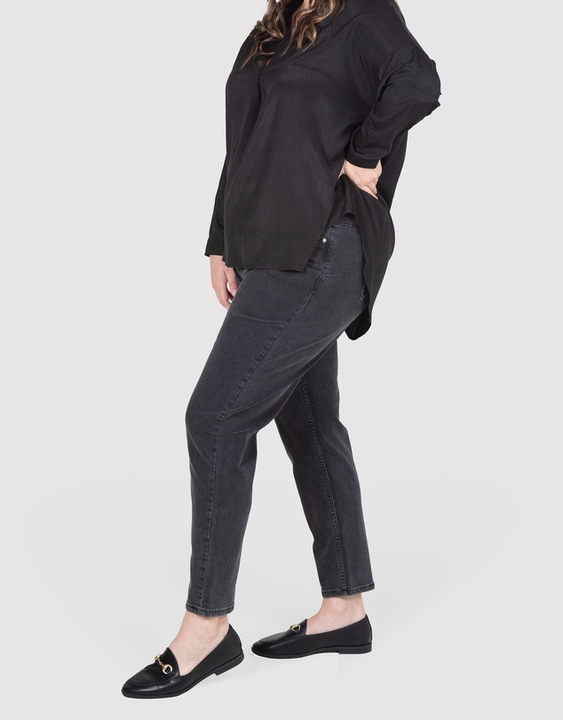Love Your Wardrobe - Gabby Black Wash Stretch Jeans
