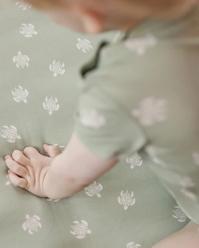 Kynd Baby - Fitted Cot Sheet in Turtle