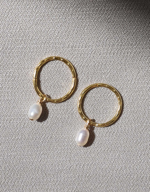 SAINT VALENTINE - Mini Pearl Hoops - Gold
