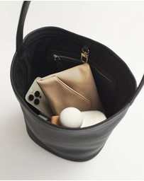 The Horse - Esme Tote