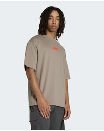 adidas Performance - AUDI REVOLUT F1 TEAM ELEVATED GRAPHIC I TEE Mens