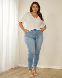 Atmos&Here Curvy - Sasha Waffle V-Neck Tee