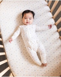 Grow Kindly - Light Zippee Baby Romper in Rainbow Dreaming (0.2 TOG)