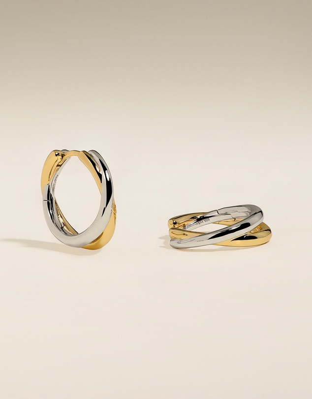 Astrid & Miyu - Crossover Illusion Hoops