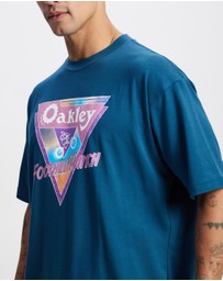 Oakley - Retro Triangle Tee 1.0