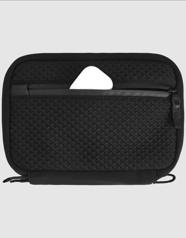 Pelican - Pelican Travel Tech Organiser