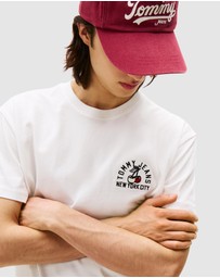 Tommy Jeans - Regular Small Motif Tee - ICONIC EXCLUSIVE