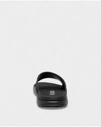 GUESS - Magaria Slides