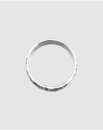 Kuzzoi - ICONIC EXCLUSIVE - Ring Strap Hammered Oxidized Solid in 925 Sterling Silver