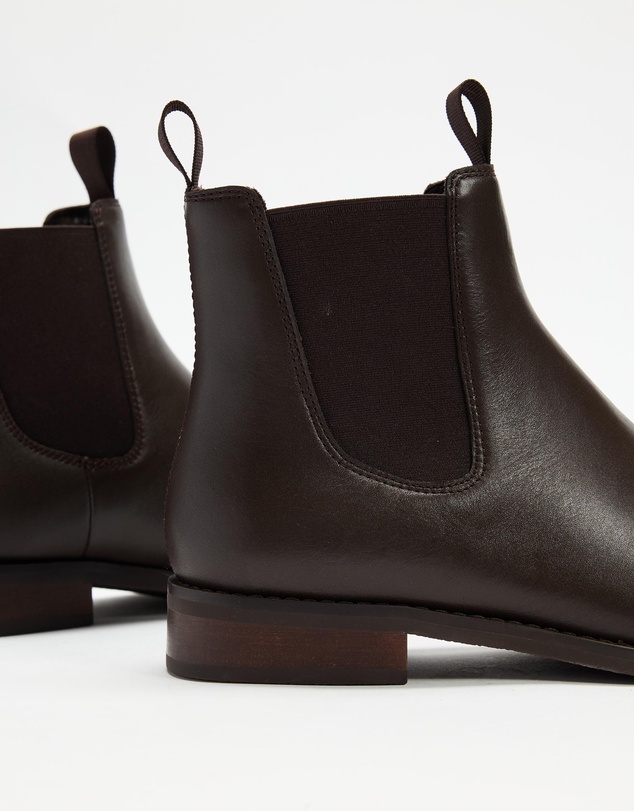 AERE - Leather Chelsea Boots - Men's