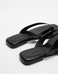 Atmos&Here - Capri Textured Square Toe Leather Thong Sandals