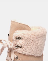 EVERAU - Australian Shepherd Ugg Mina Cow Suede Upper Martens