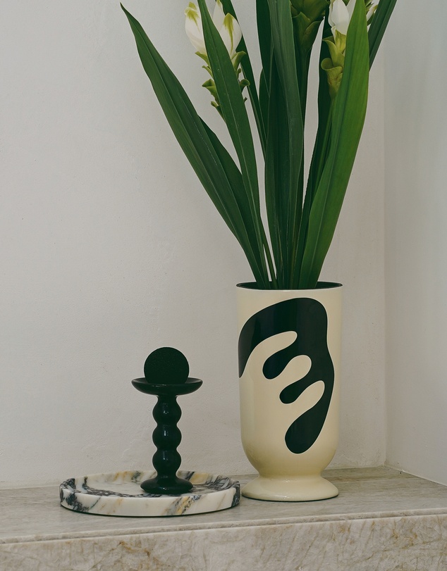 Black Blaze - Bouquet Ceramic Vase