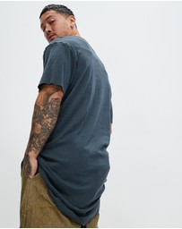 Surrounded By Ghosts - The Arsenic Relaxed Rib Knit Tail T-Shirt