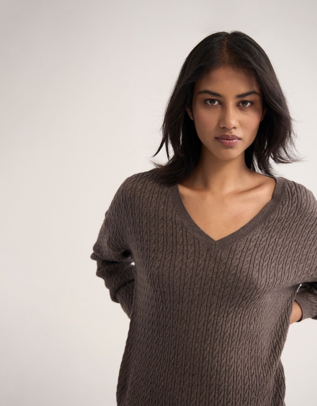 Oxford - Drew Cable V-Neck Knit