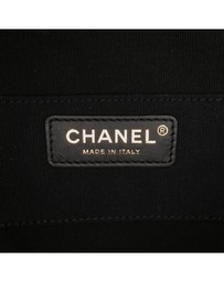 Pre-Loved by Azura Reborn - Pre-Loved Quilted Lambskin Oval Logo Chain Top Handle Round Clutch on Chain
