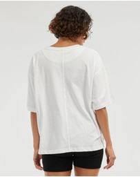Amelius - Leah Boyfriend Tee