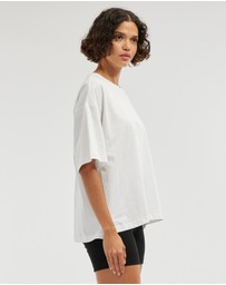 Amelius - Leah Boyfriend Tee