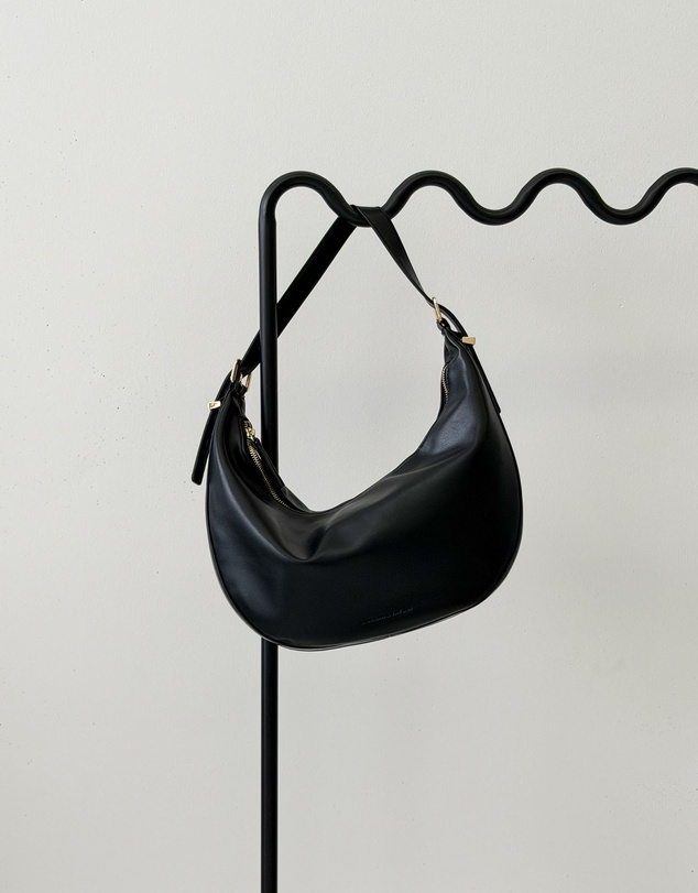 Morgan & Taylor - Sawyer Shoulder Handbag in Black