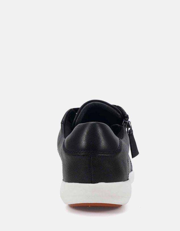 Clarks - Burrow Black-White Sole
