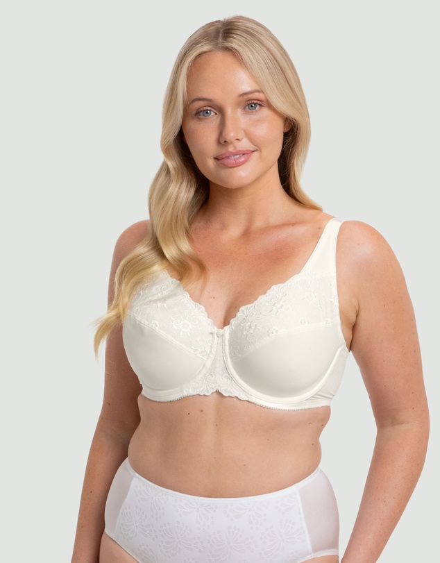 Triumph - Embroidered Minimiser Bra