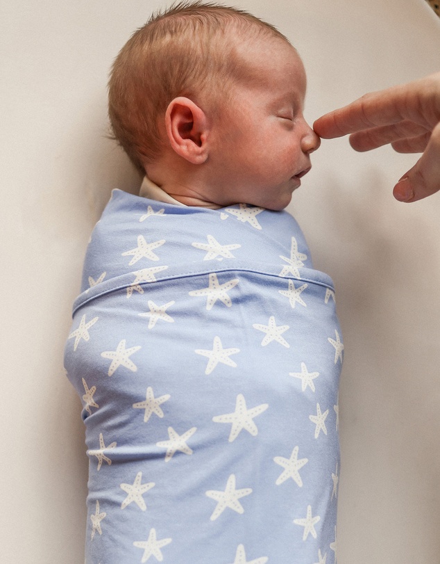 Kynd Baby - Large Stretchy Swaddle in Star Fish Blue