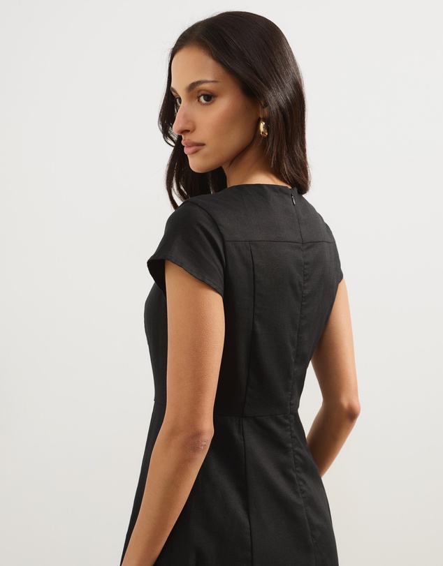 Atmos&Here - Lorry Keyhole Linen Blend Maxi Dress