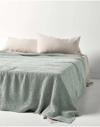 Aura Home - Waffle Bed Cover