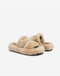 Ozwear Connection Uggs - Ugg Signature Shearling Slippers