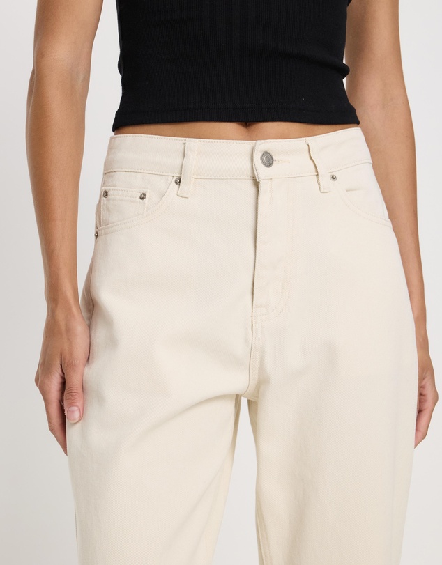 Minima Esenciales - High Rise Straight Leg Jeans